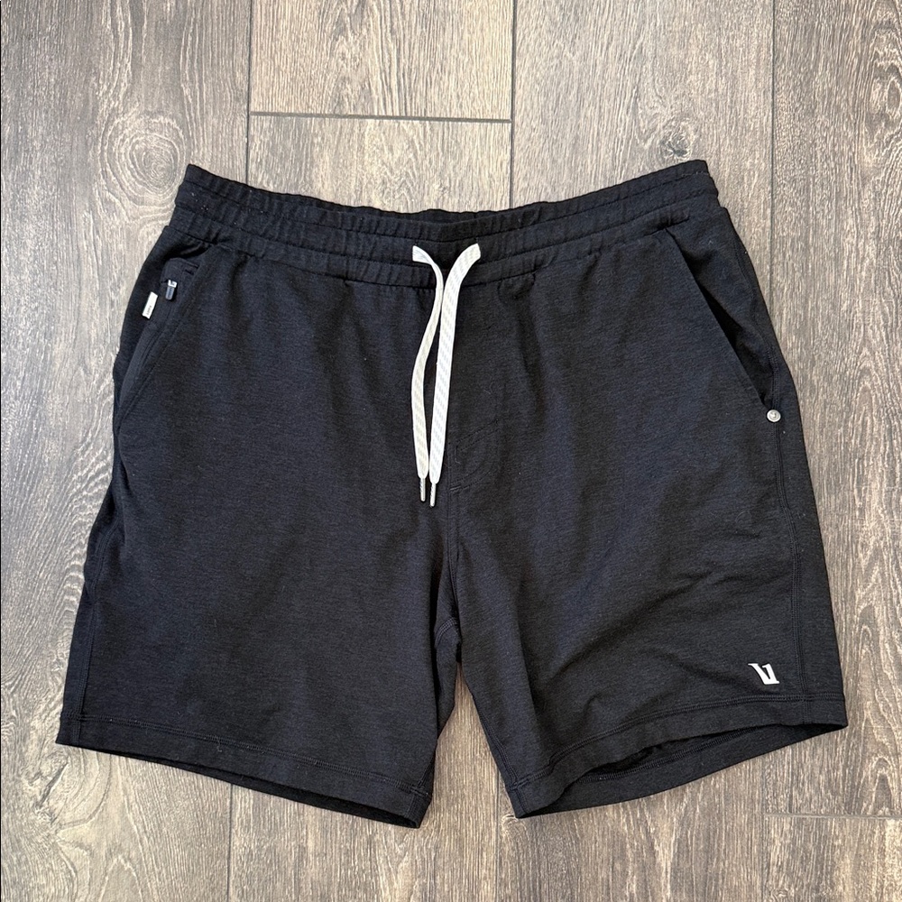 Vuori Men's Ponto Performance Short in Black - Size M - 7” Inseam - Great